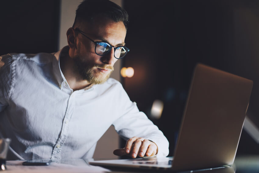 Arbeta hemifrån — borde jag använda terminalglasögon?